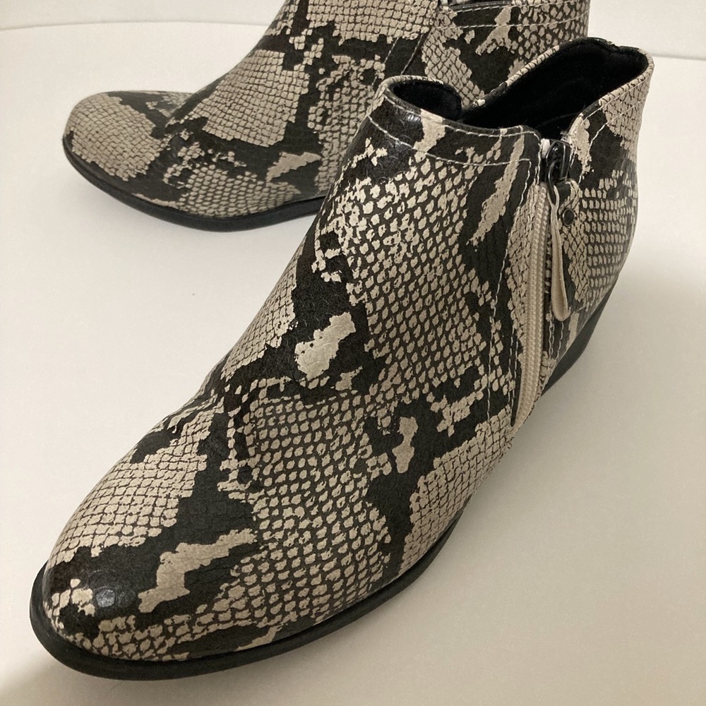Arizona Jean Compan Snakeskin Boots Size 8